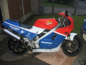 Honda  vfr400 nc24