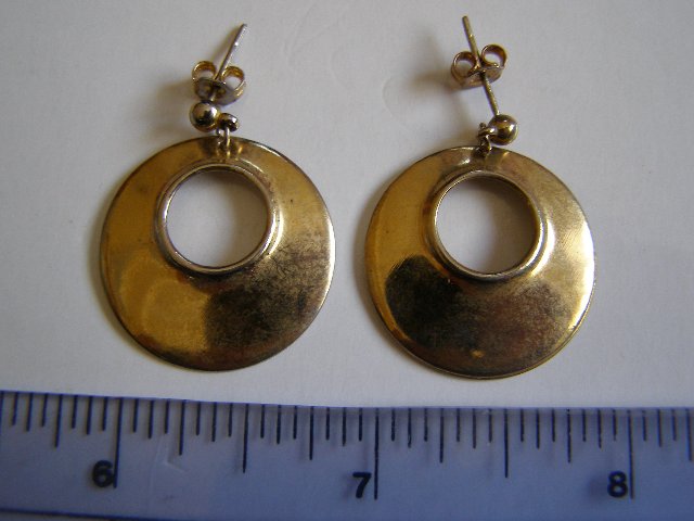 Preview of the first image of metal earrings..