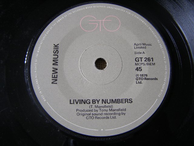 Preview of the first image of Vinyl 45 - New Musik - Living by numbers (Incl P&P).