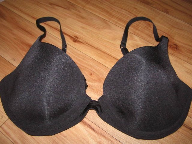Preview of the first image of 1 x Black Moulded Underwired TShirt Bra UK34C EU75C.