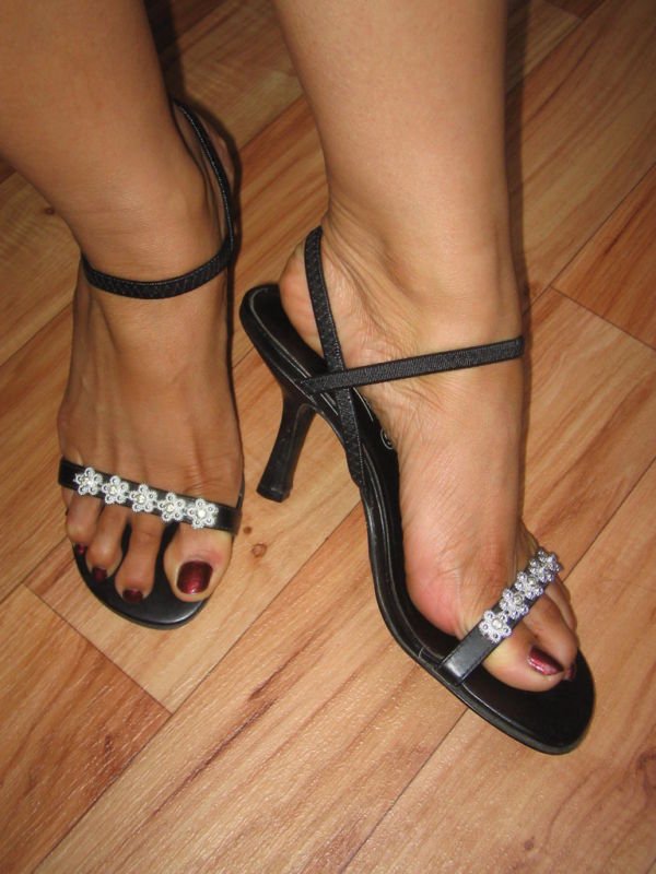 Preview of the first image of Black  strappy Anne Michelle Diamonte Daisy Shoes UK 5.