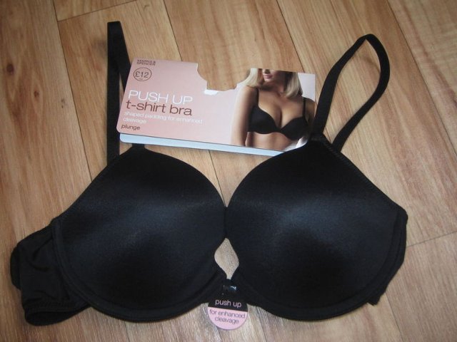 Preview of the first image of 2 x M&S Tshirt Push Up Bras Nude & Black UK36AA NEW.