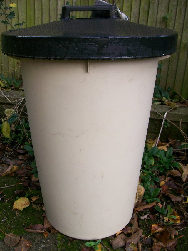 Preview of the first image of Dust Bin Plastic "Large" with oversize rubber lid..