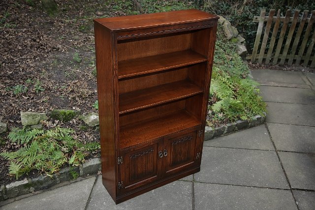 Preview of the first image of OLD CHARM OAK BOOKCASE SHELVES DISPLAY CD DVD CABINET.