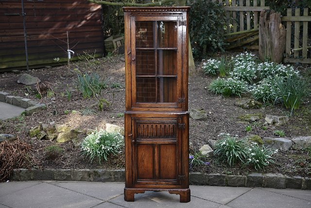 Preview of the first image of TITCHMARSH & GOODWIN DISPLAY SHELVES CORNER CABINET CUPBOARD.