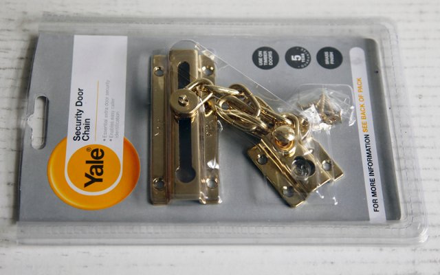Preview of the first image of Yale security door chain NEW.
