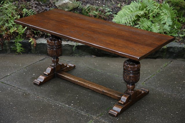 Preview of the first image of TITCHMARSH AND GOODWIN OAK OCCASIONAL COFFEE SIDE END TABLE..