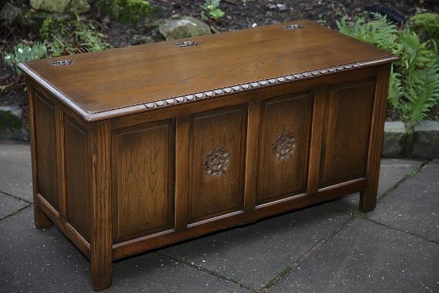 Preview of the first image of OLD CHARM JAYCEE OAK BLANKET RUG CHEST LOG TOY BOX COFFER.