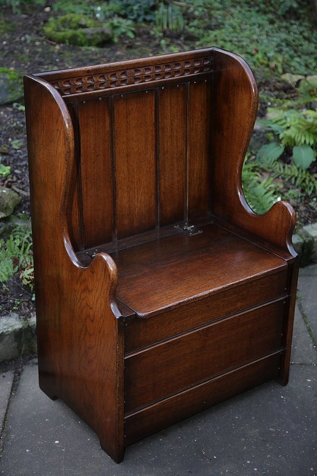 Image 2 of TITCHMARSH AND GOODWIN SOLID OAK BOX SETTLE MONKS BENCH PEW.