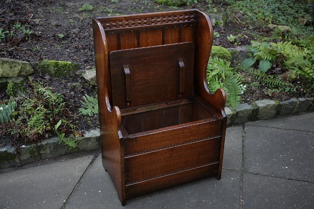 Image 20 of TITCHMARSH AND GOODWIN SOLID OAK BOX SETTLE MONKS BENCH PEW.