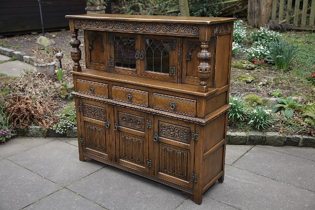 Preview of the first image of OLD CHARM WOOD BROS OAK DISPLAY DRESSER CUPBOARD SIDEBOARD..
