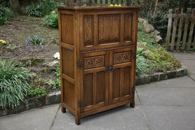 Preview of the first image of OLD CHARM WOOD BROS LIGHT OAK DRINKS COCKTAIL WINE CABINET..
