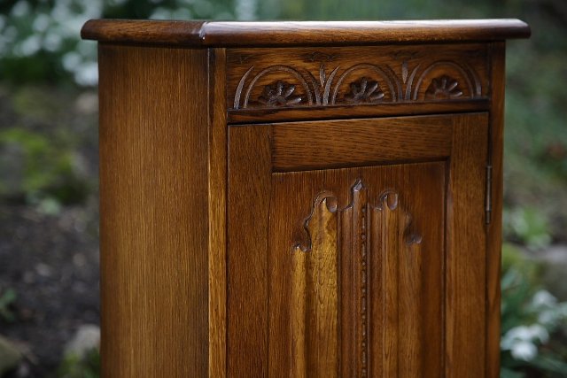 Image 3 of OLDE COURT OLD CHARM STYLE CARVED OAK CD CABINET CUPBOARD.
