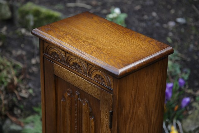 Image 4 of OLDE COURT OLD CHARM STYLE CARVED OAK CD CABINET CUPBOARD.