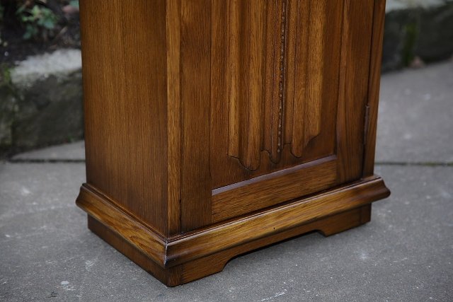 Image 7 of OLDE COURT OLD CHARM STYLE CARVED OAK CD CABINET CUPBOARD.