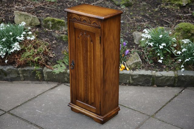 Image 18 of OLDE COURT OLD CHARM STYLE CARVED OAK CD CABINET CUPBOARD.