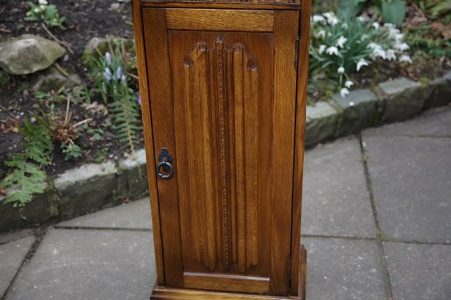 Image 19 of OLDE COURT OLD CHARM STYLE CARVED OAK CD CABINET CUPBOARD.