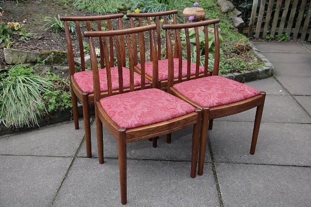 Image 9 of ERCOL ELM FRUITWOOD DINING SET CHESTER TABLE AND FOUR CHAIRS