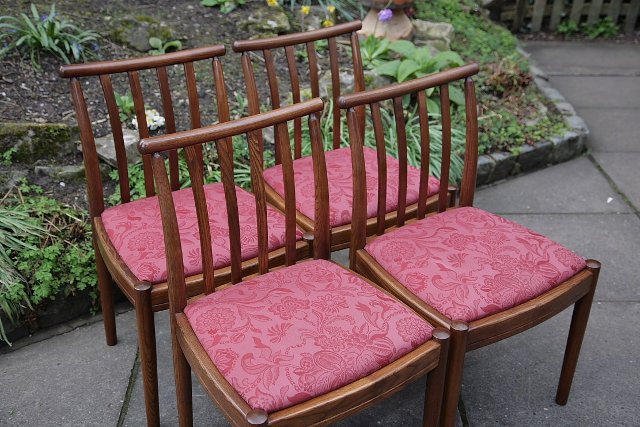 Image 33 of ERCOL ELM FRUITWOOD DINING SET CHESTER TABLE AND FOUR CHAIRS