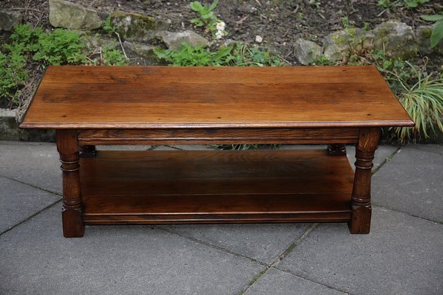 Image 13 of TITCHMARSH & GOODWIN STYLE SOLID OAK POTBOARD COFFEE TABLE