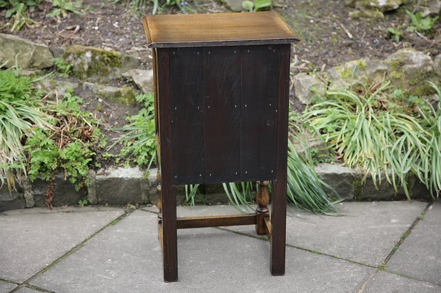 Image 6 of TITCHMARSH & GOODWIN STYLE SOLID OAK BEDSIDE CUPBOARD TABLE