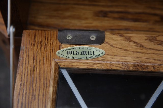 Image 5 of AN OLD MILL CHARM OAK CORNER T.V. HI-FI CABINET CUPBOARD.
