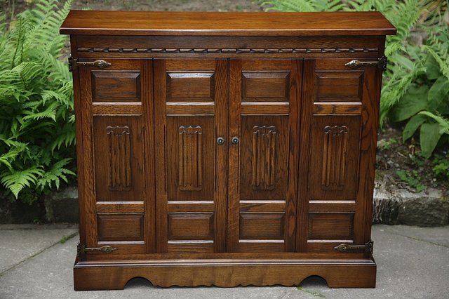 Preview of the first image of OLD CHARM JAYCEE WOOD BROS LIGHT OAK DISC CD STORAGE CABINET.