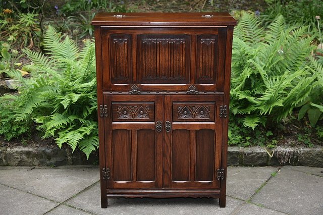 Preview of the first image of OLD CHARM TUDOR BROWN DRINKS COCKTAIL WINE CABINET DESK..