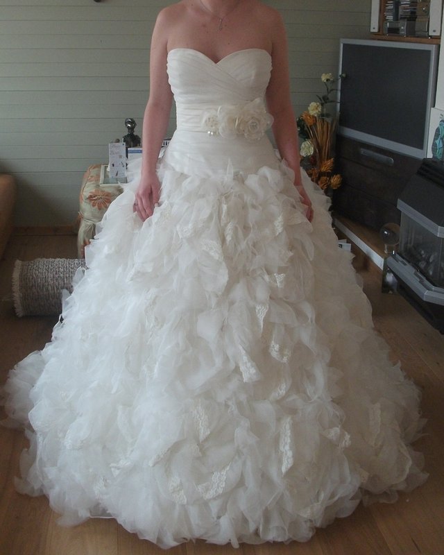 Preview of the first image of Stunning Jasmine designer Wedding Gown.
