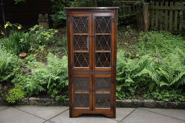 Preview of the first image of OLD CHARM LIGHT OAK BOOKCASE DISPLAY CABINET CUPBOARD.