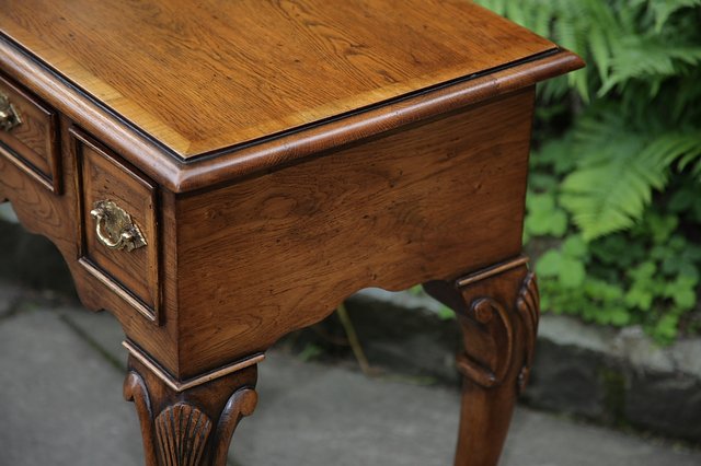 Image 5 of TITCHMARSH AND GOODWIN STYLE SOLID OAK LOWBOY HALL TABLE