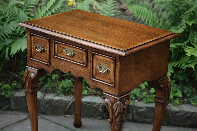Image 9 of TITCHMARSH AND GOODWIN STYLE SOLID OAK LOWBOY HALL TABLE