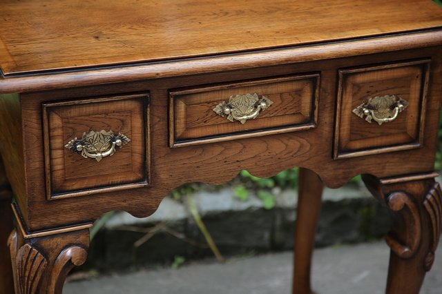 Image 17 of TITCHMARSH AND GOODWIN STYLE SOLID OAK LOWBOY HALL TABLE