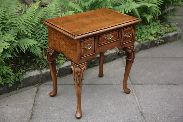 Image 22 of TITCHMARSH AND GOODWIN STYLE SOLID OAK LOWBOY HALL TABLE
