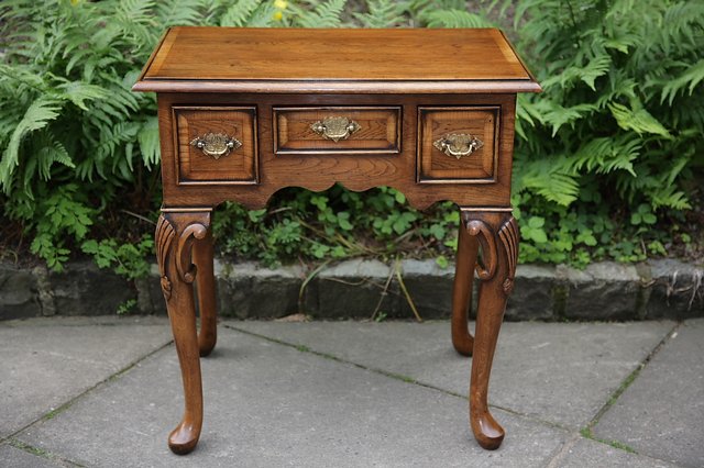 Image 23 of TITCHMARSH AND GOODWIN STYLE SOLID OAK LOWBOY HALL TABLE