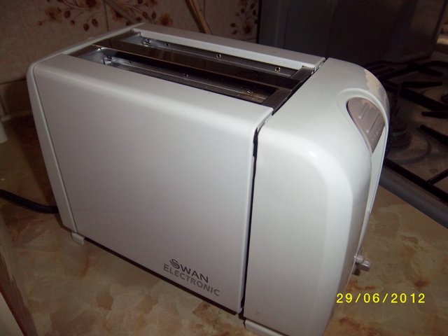 Preview of the first image of Swan Hinari Lifestyle Electronic  2 Slice Toaster.