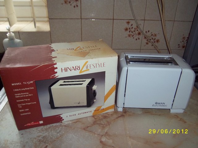 Image 3 of Swan Hinari Lifestyle Electronic  2 Slice Toaster