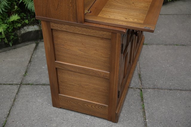Image 29 of ERCOL GOLDEN DAWN DRINKS DISPLAY CABINET BOOKCASE CUPBOARD.