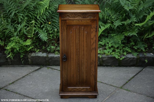 Preview of the first image of OLDE COURT OLD CHARM STYLE OAK CD DISC CABINET CUPBOARD.