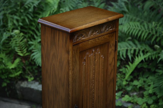 Image 5 of OLDE COURT OLD CHARM STYLE OAK CD DISC CABINET CUPBOARD