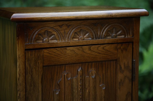 Image 17 of OLDE COURT OLD CHARM STYLE OAK CD DISC CABINET CUPBOARD