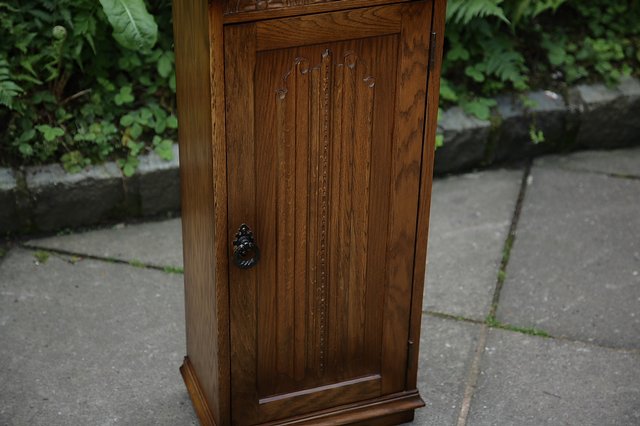 Image 18 of OLDE COURT OLD CHARM STYLE OAK CD DISC CABINET CUPBOARD
