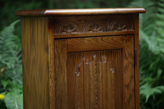 Image 23 of OLDE COURT OLD CHARM STYLE OAK CD DISC CABINET CUPBOARD