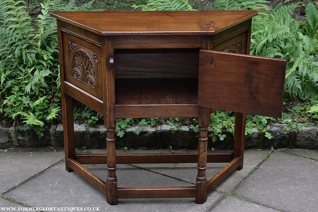 Image 3 of TITCHMARSH AND GOODWIN STYLE OAK HALL LAMP TABLE CABINET