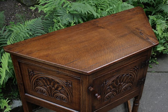 Image 4 of TITCHMARSH AND GOODWIN STYLE OAK HALL LAMP TABLE CABINET