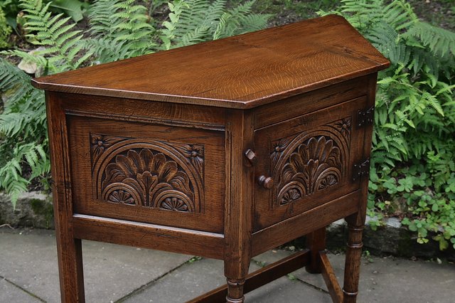 Image 6 of TITCHMARSH AND GOODWIN STYLE OAK HALL LAMP TABLE CABINET