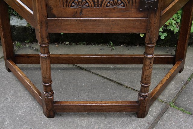 Image 7 of TITCHMARSH AND GOODWIN STYLE OAK HALL LAMP TABLE CABINET