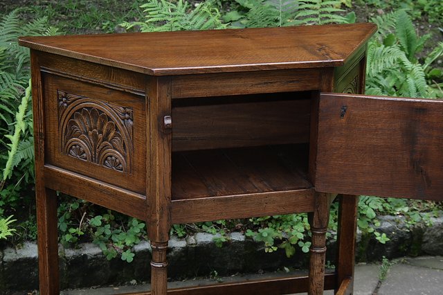Image 10 of TITCHMARSH AND GOODWIN STYLE OAK HALL LAMP TABLE CABINET