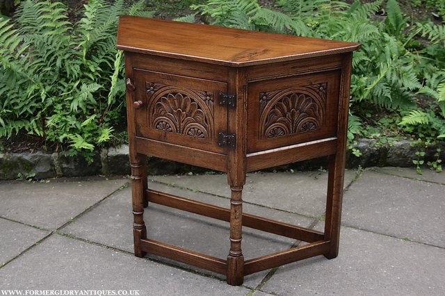 Image 11 of TITCHMARSH AND GOODWIN STYLE OAK HALL LAMP TABLE CABINET