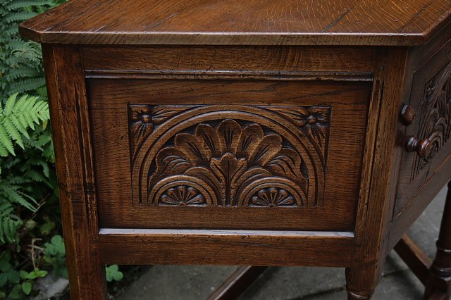 Image 12 of TITCHMARSH AND GOODWIN STYLE OAK HALL LAMP TABLE CABINET